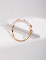 Convenir Minimalist Pearl Bracelet