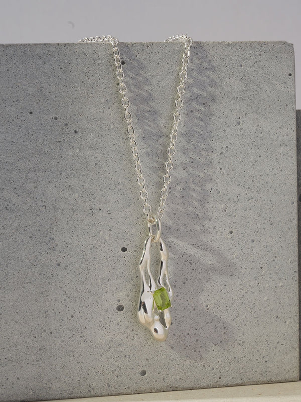 Vera Peridot Long Necklace