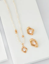 Curve Pearl Necklace