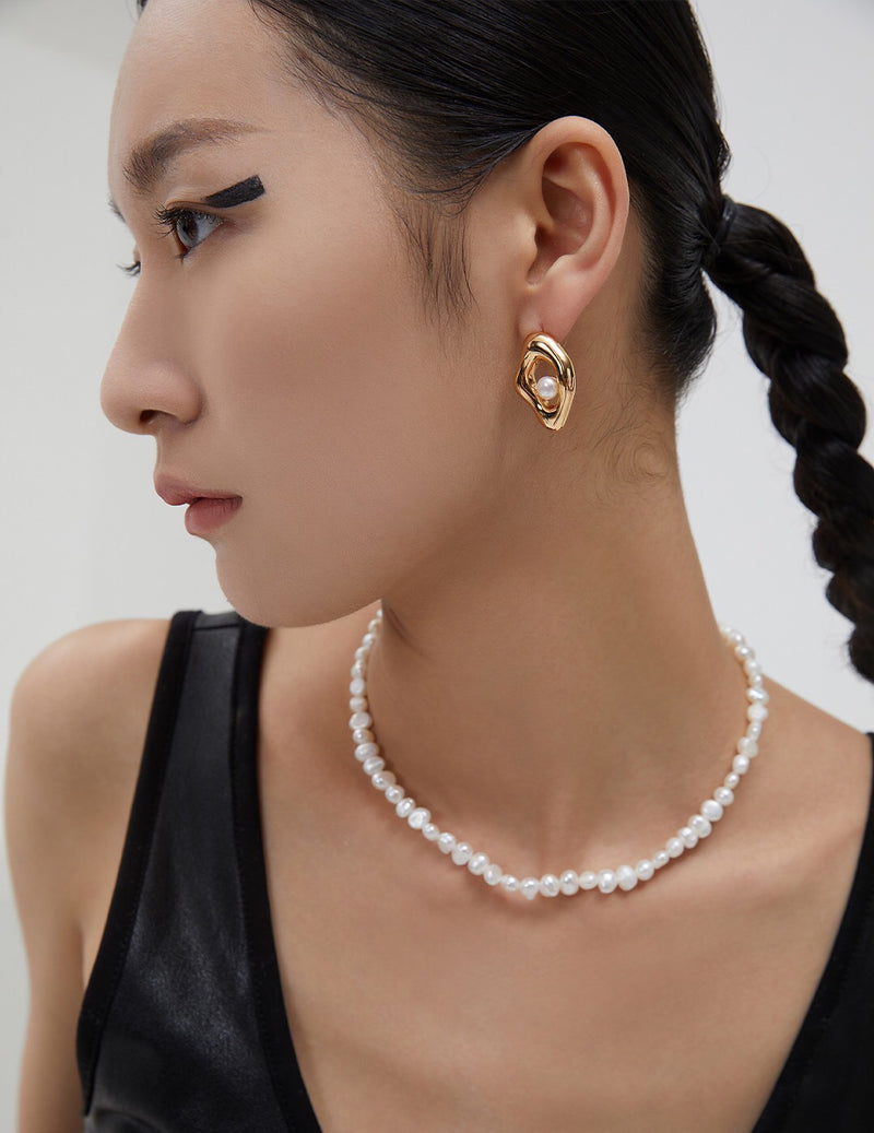 Curve Pearl Stud Earrings